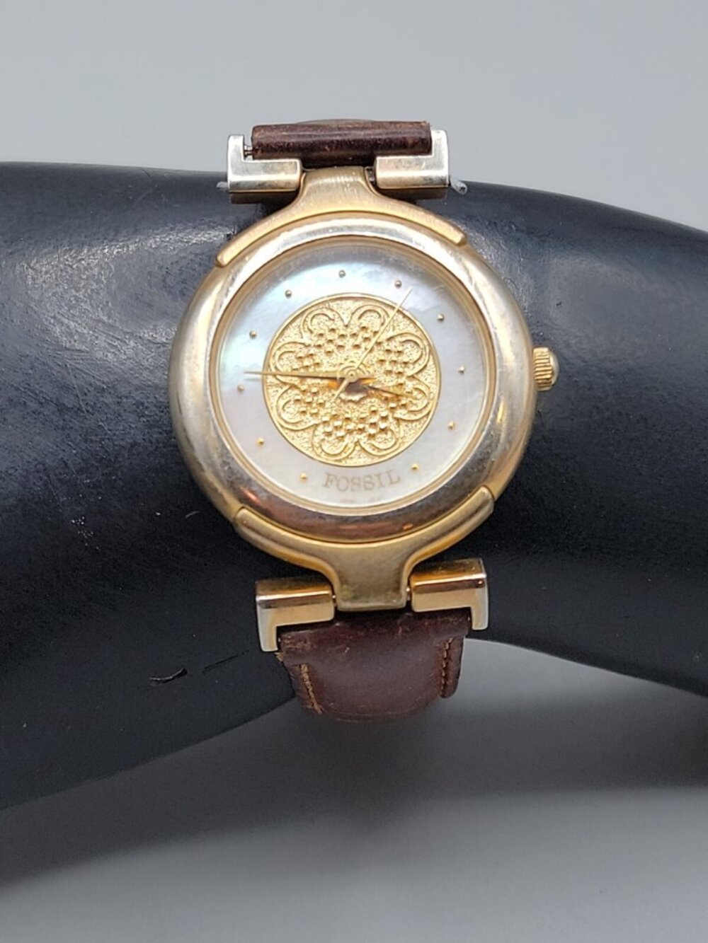 Vtg Fossil 1990s Womens Watch Gold Filigree Mandala Mother of Pearl Leather 30mm - Picture 11 of 16